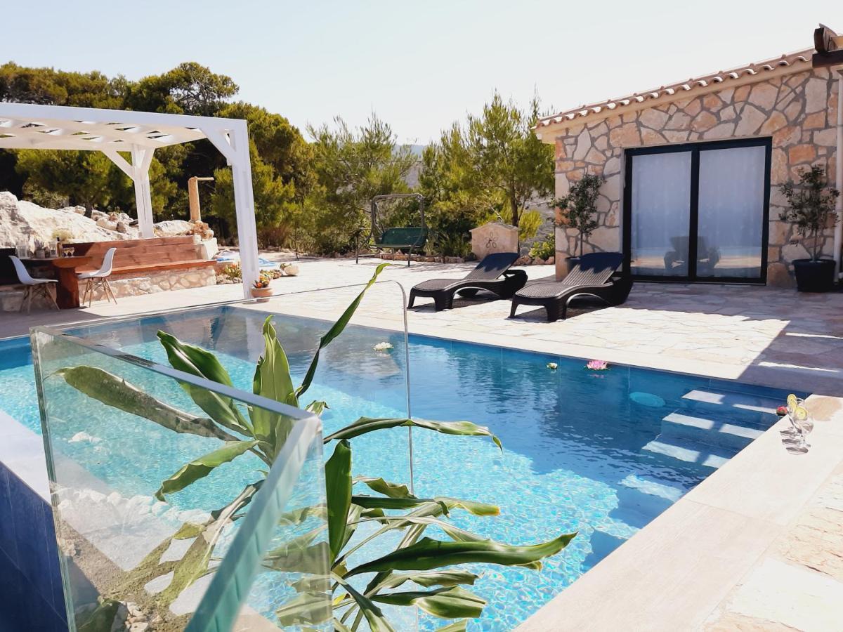 Villa Esperia Kampi  ภายนอก รูปภาพ