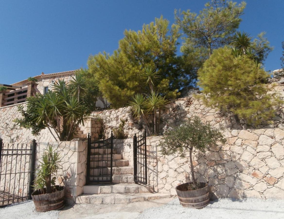 Villa Esperia Kampi  ภายนอก รูปภาพ