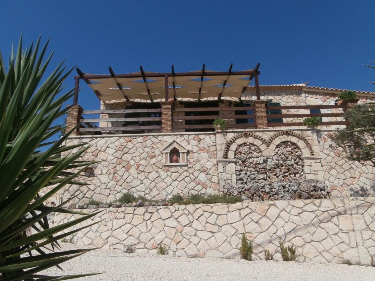 Villa Esperia Kampi  ภายนอก รูปภาพ