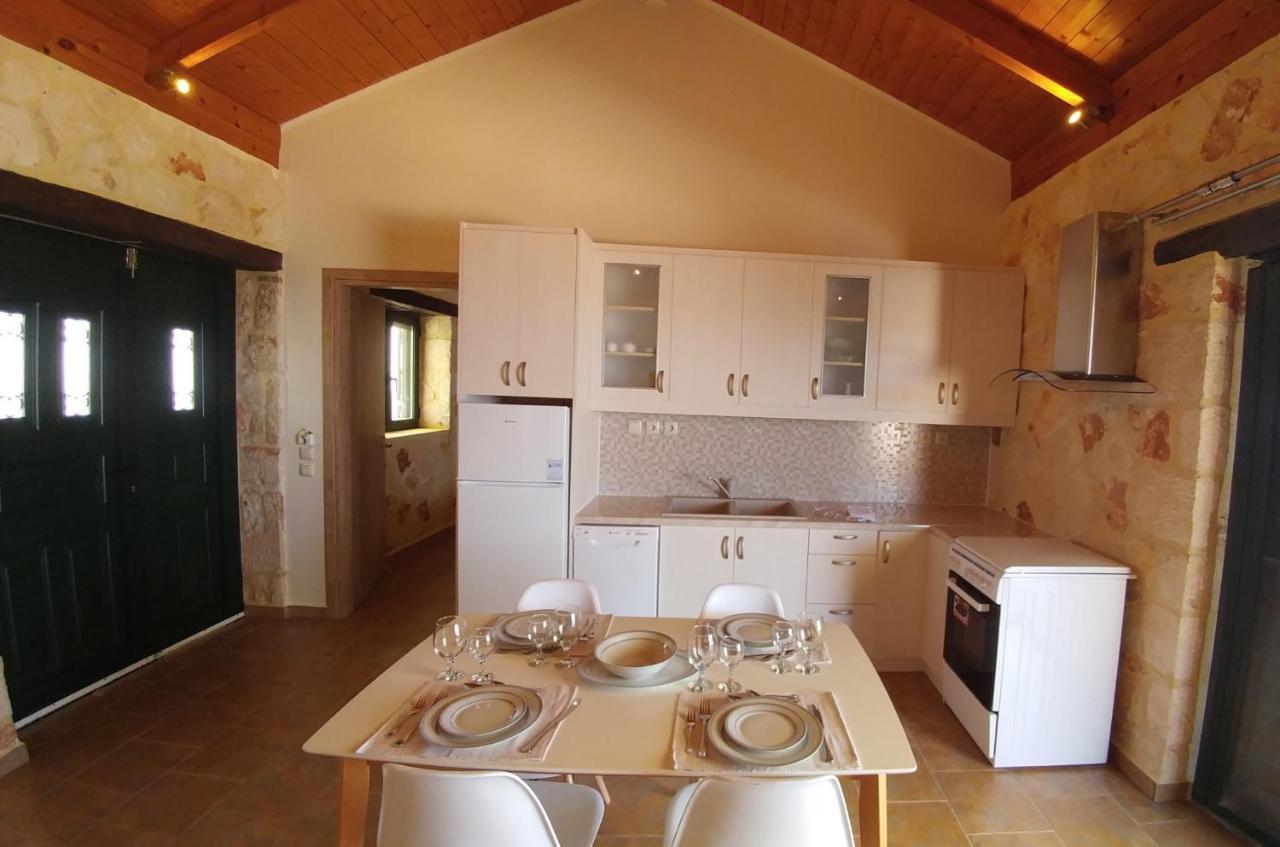 Villa Esperia Kampi  ภายนอก รูปภาพ